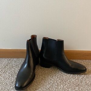 Frye leather boots size 8, Dara